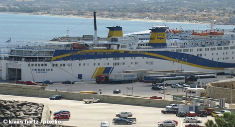 Греческий порт Пирей