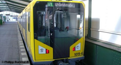 Один из поездов метро берлинского транспортного предприятия (BVG)