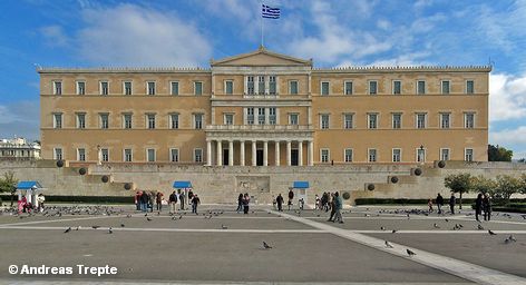 Здание греческого парламента на проспекте Василиссис Софиас в Афинах