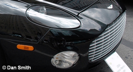 Капот автомобиля Aston Martin DB AR1