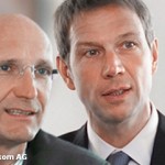 Генеральный директор Deutsche Telekom Рене Оберманн и (справа) и финансовый директор компании Тимоти Хеттгес