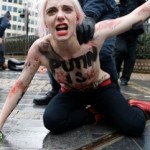 Задержание активисток FEMEN, протестующих в Брюсселе против отмены визового режима между ЕС и Россией