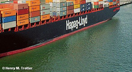 Один из контейнеровозов пароходства Hapag-Lloyd