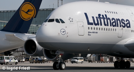 Самолет Airbus A380 авиакомпании Lufthansa