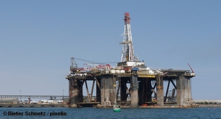 Нефтяная платформа, аналогичная той, которая сгорела и утонула в Мексиканском заливе