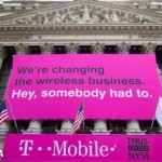 Реклама T-Mobile USA на здании Нью-Йоркской фондовой биржи
