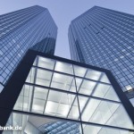 Вид на офисные башни Deutsche Bank во Франкфурте-на-Майне, получивших народное прозвище "дебет и кредит"