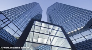 Вид на офисные башни Deutsche Bank во Франкфурте-на-Майне, получивших народное прозвище "дебет и кредит"