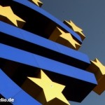 Символ единой валюты евро перед штаб-квартирой Европейского центрального банка (ЕЦБ)