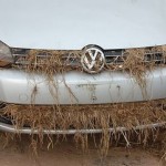 Автомобиль Volkswagen, поврежденный ураганом «Сэнди»