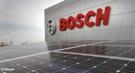 Солнечные батареи на крыше одного из предприятий фирмы Bosch