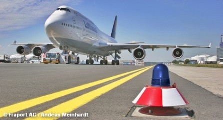 
Профсоюз бортпроводников Ufo продолжает играть на нервах авиакомпании Lufthansa и ее пассажиров: забастовка перенесена на пятницу.