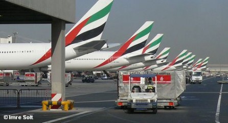 Самолеты Emirates Airline в международном аэропорту Дубая