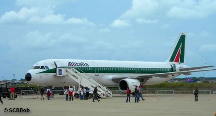 Самолет Airbus A321 авиакомпании Alitalia