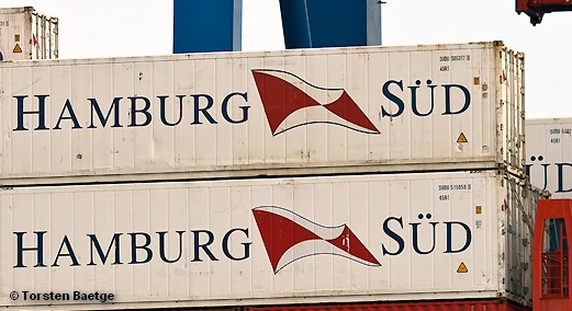 Контейнеры пароходства Hamburg Süd в грузовом порту Гамбурга