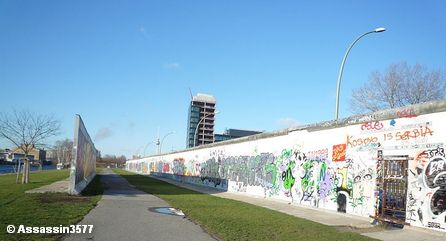 Участок Берлинской стены, именуемый East Side Gallery