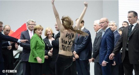 Акция активисток Femen на Ганноверской ярмарке