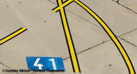 Разметка взлетно-посадочной полосы аэропорта