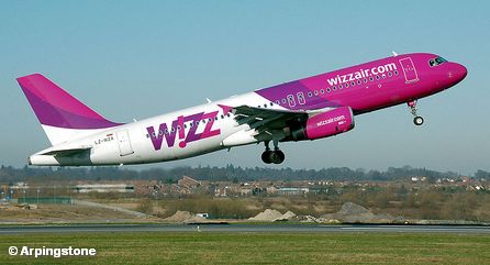 Самолет аэробус А320 венгерской бюджетной авиакомпании Wizz Air