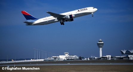 Самолет авиакомпании Delta Airlines в аэропорту Мюнхена
