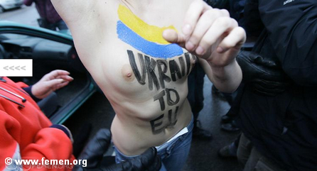 Акция протеста украинского движения FEMEN на саммите «Восточное партнёрство» в Вильнюсе.
