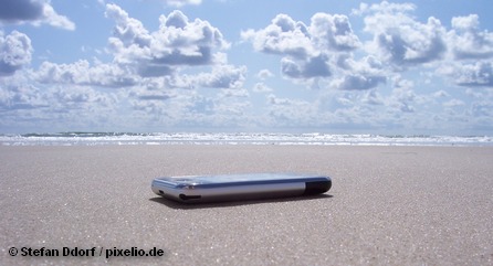 Мобильник на пляже