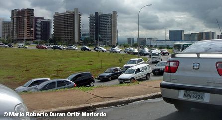 Пробка на окраине бразильской столицы Бразилиа