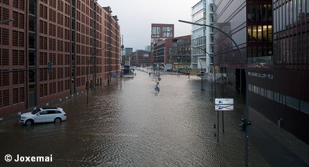 Наводнение в Гамбурге, вызванное ураганом “Ксавьер”